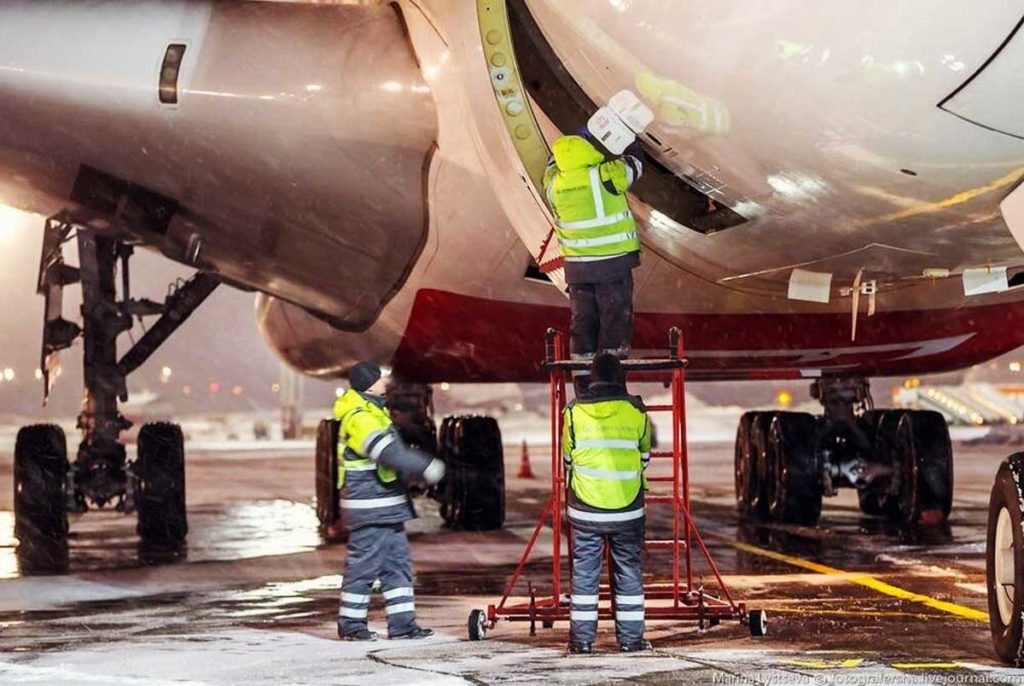 Наземное обеспечение воздушных судов в аэропорту Иркутск